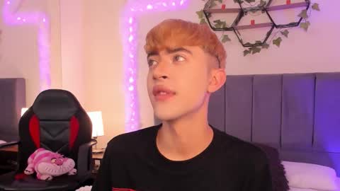 Snapshot of justinbe_ chatting on 09/25/25, 11:25 Justin online show from 09/25/25, 11:25