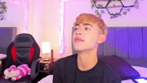 Snapshot of justinbe_ chatting on 09/26/25, 11:25 Justin online show from 09/26/25, 11:25