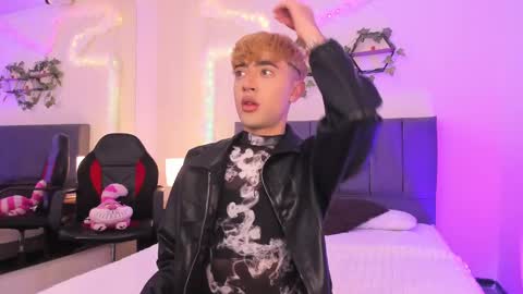 Snapshot of justinbe_ chatting on 10/06/25, 11:18 Justin online show from 10/06/25, 11:18