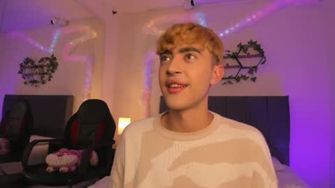 Snapshot of justinbe_ chatting on 10/10/25, 11:20 Justin online show from 10/10/25, 11:20