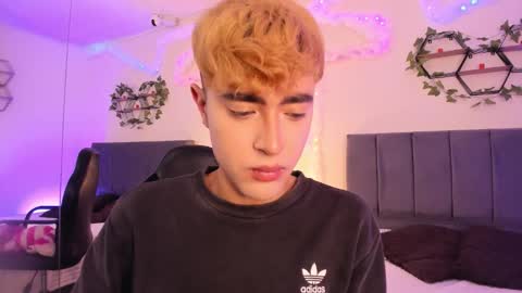 Snapshot of justinbe_ chatting on 10/13/25, 11:54 Justin online show from 10/13/25, 11:54