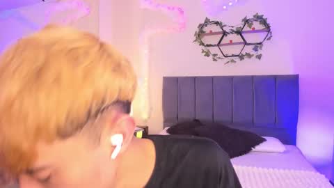 Snapshot of justinbe_ chatting on 10/20/25, 11:21 Justin online show from 10/20/25, 11:21