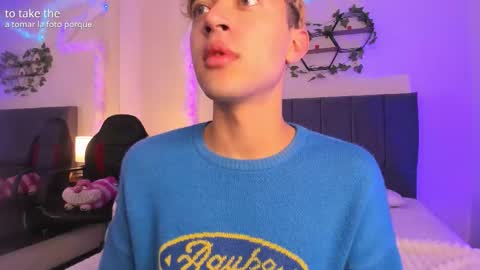 Snapshot of justinbe_ chatting on 10/21/25, 11:11 Justin online show from 10/21/25, 11:11