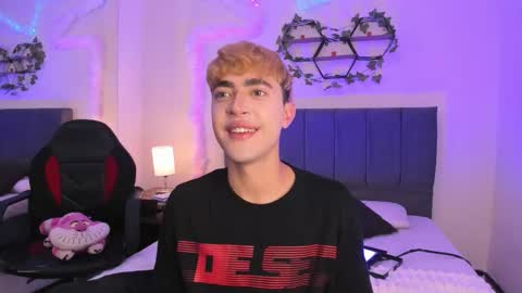 Snapshot of justinbe_ chatting on 10/22/25, 11:21 Justin online show from 10/22/25, 11:21