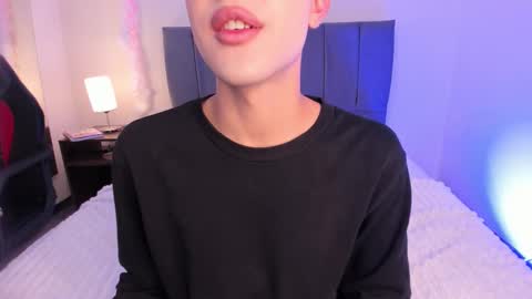 Snapshot of justinbe_ chatting on 10/24/25, 11:17 Justin online show from 10/24/25, 11:17