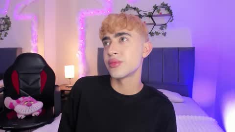 Snapshot of justinbe_ chatting on 10/28/25, 11:36 Justin online show from 10/28/25, 11:36