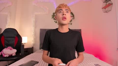 Snapshot of justinbe_ chatting on 11/04/25, 11:31 Justin online show from 11/04/25, 11:31