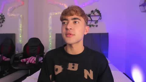 Snapshot of justinbe_ chatting on 11/20/25, 11:21 Justin online show from 11/20/25, 11:21