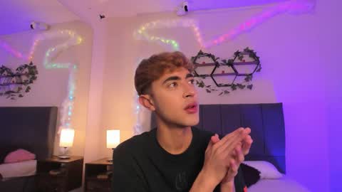 Snapshot of justinbe_ chatting on 11/22/25, 11:53 Justin online show from 11/22/25, 11:53