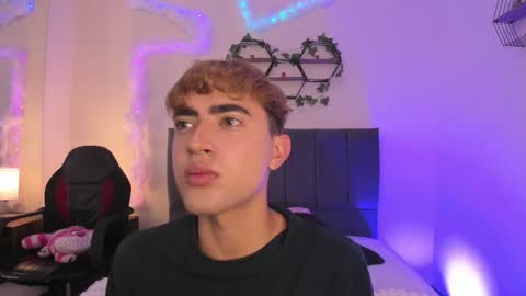 Snapshot of justinbe_ chatting on 12/04/25, 11:30 Justin online show from 12/04/25, 11:30