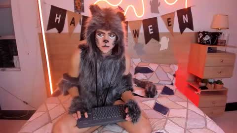 Justin online show from 10/31/25, 01:23