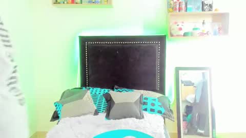 Snapshot of justine_ad chatting on 11/11/25, 12:27 Justine online show from 11/11/25, 12:27