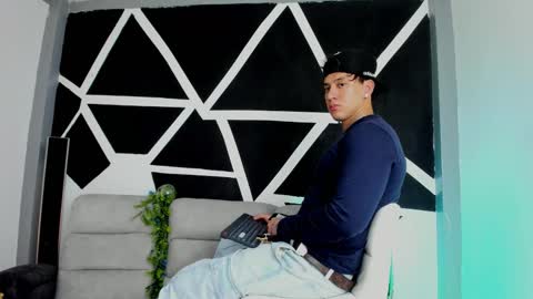 Snapshot of justinfuller_31 chatting on 11/08/25, 12:33 justinfuller_31 online show from 11/08/25, 12:33