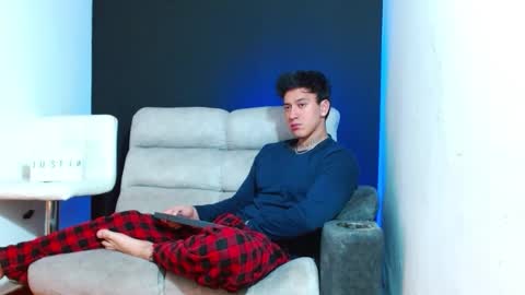 justinfuller_31 online show from 02/17/26, 06:54