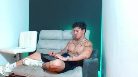 justinfuller_31 online show from 03/12/26, 06:52