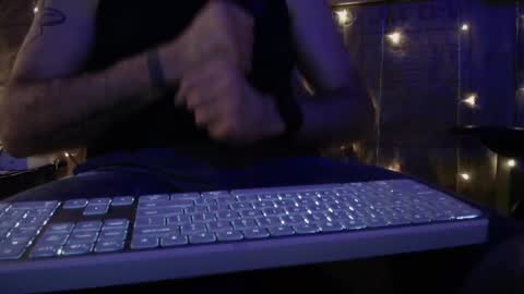 Snapshot of justinmoore1987 chatting on 02/18/25, 01:00 justinmoore1987 online show from 02/18/25, 01:00