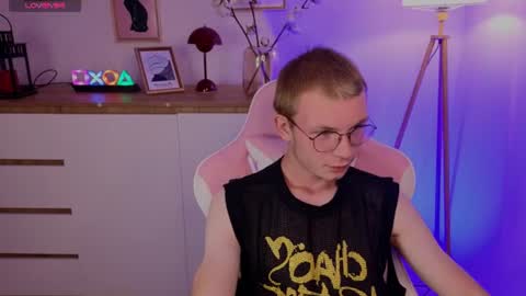 justleo_ online show from 08/08/26, 10:12