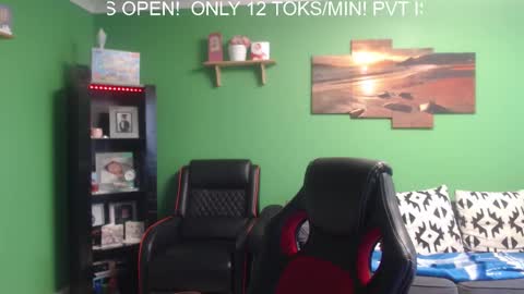 Snapshot of justme_19830331 chatting on 12/25/24, 03:49 Justme online show from 12/25/24, 03:49