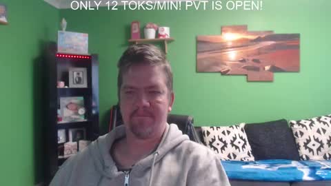 Snapshot of justme_19830331 chatting on 12/29/24, 03:24 Justme online show from 12/29/24, 03:24