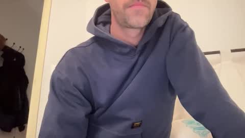 justmeandyou00 online show from 12/05/25, 11:08