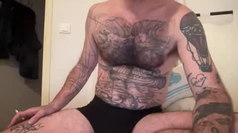 Snapshot of justmeandyou00 chatting on 12/19/25, 11:06 justmeandyou00 online show from 12/19/25, 11:06