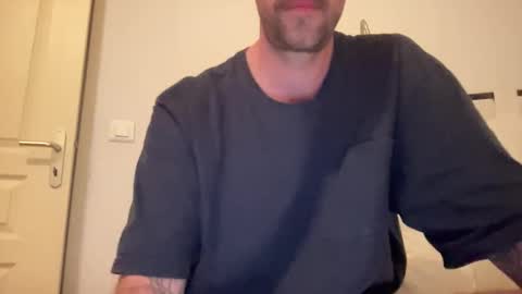 Snapshot of justmeandyou00 chatting on 01/05/26, 06:22 justmeandyou00 online show from 01/05/26, 06:22