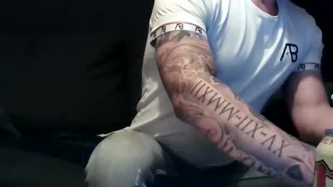 justmehere077 online show from 02/07/25, 10:41