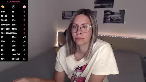 Julie online show from 09/19/25, 03:56