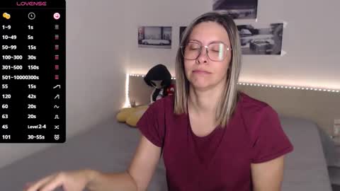 Julie online show from 09/23/25, 04:04