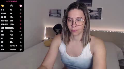 Julie online show from 10/17/25, 04:04