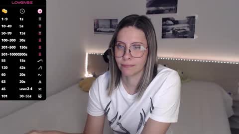 Julie online show from 10/21/25, 04:19