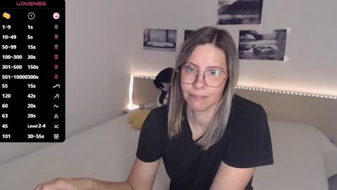 Julie online show from 11/07/25, 05:07