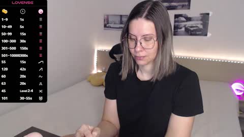 Julie online show from 04/08/26, 04:12