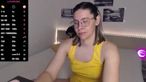 Julie online show from 04/09/26, 04:12