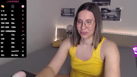 Julie online show from 05/11/26, 04:04