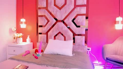 Mia online show from 03/08/26, 08:18