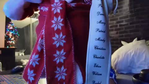 Snapshot of justwannalookgood4ya chatting on 12/17/24, 08:45 Eetantungfuk Mias online show from 12/17/24, 08:45