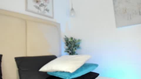 Snapshot of jvenuss chatting on 02/15/25, 10:42 ees 3 online show from 02/15/25, 10:42