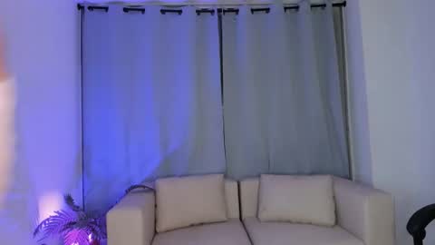 Snapshot of jvenuss chatting on 11/11/25, 12:43 ees 3 online show from 11/11/25, 12:43