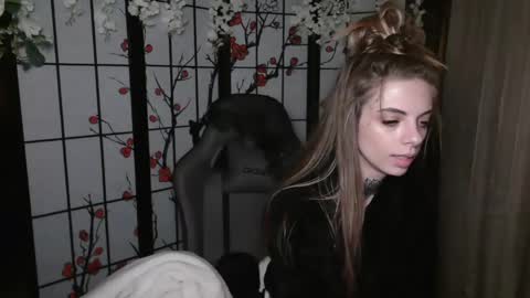 Snapshot of k8x4u chatting on 02/11/25, 05:37 K8X4U LOVE ME online show from 02/11/25, 05:37