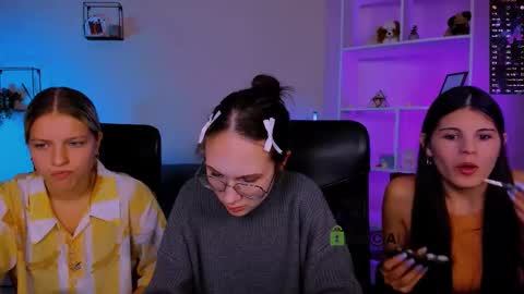 kaela_spell_ online show from 11/18/25, 08:57