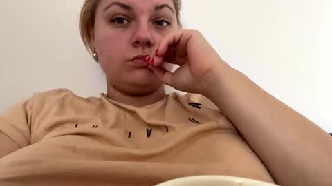 Kaelia and Daniel online show from 10/05/25, 09:18