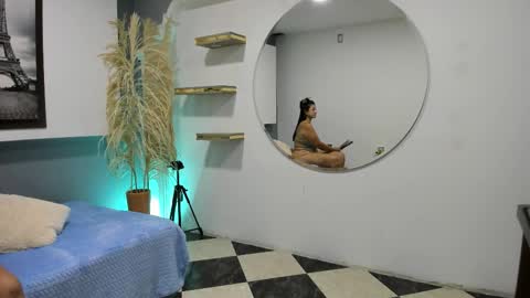 Antonella online show from 10/20/25, 09:32