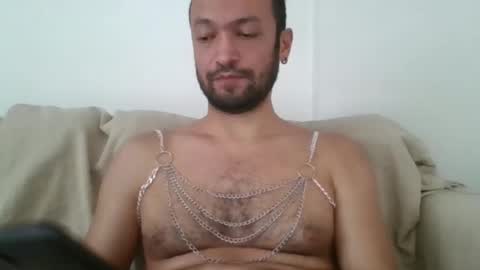 Snapshot of kahramantik chatting on 03/04/25, 01:17 Turkish boy33 online show from 03/04/25, 01:17