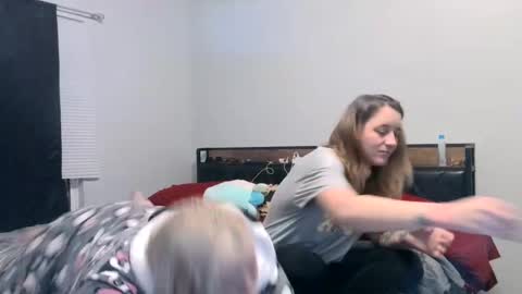 Snapshot of kai_and_eve chatting on 02/03/25, 04:25 Kai Em and Abs online show from 02/03/25, 04:25