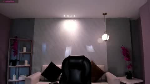 Kaia Ferreira online show from 11/05/25, 12:27