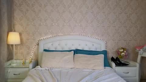 Kaia Monday Thursday FridaySaturdaySunday online show from 11/09/25, 03:21