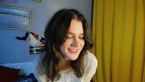 Snapshot of kairlune chatting on 10/31/25, 10:11 Eshley online show from 10/31/25, 10:11