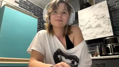 I am Lee ntmu Lets hit 10 Thumbs Up together online show from 06/22/26, 06:27