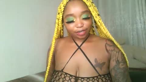 Snapshot of kakey_love chatting on 12/25/24, 11:43 kakey love online show from 12/25/24, 11:43